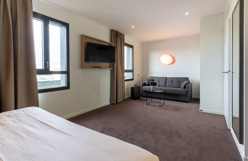 Change Hotel | Campanile Laval Nord