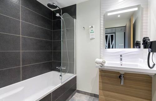 Change Hotel | Campanile Laval Nord