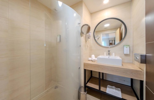 Tournezy Hotel | Campanile Montpellier Ouest