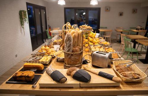 Narbonne Hotel | Campanile Narbonne A9/A61