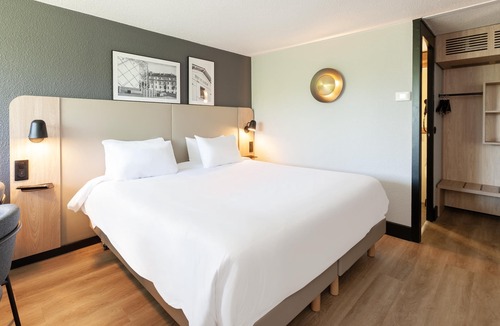 Epone Hotel | Campanile NATURE - Epône