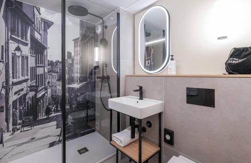 Bron Hotel | Campanile NATURE - Lyon Est Bron Eurexpo