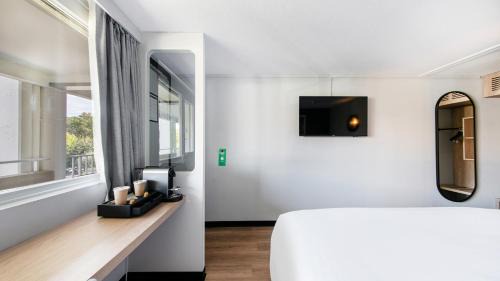 Poitiers Hotel | Campanile NATURE - Poitiers Sud Aeroport