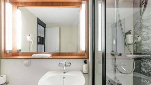 Poitiers Hotel | Campanile NATURE - Poitiers Sud Aeroport