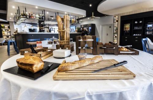 Rivesaltes Hotel | Campanile PRIME - Perpignan Nord Aéroport