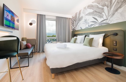 Porte Des Alpes - Mi Plaine - Manissieux Hotel | Campanile Smart Lyon Est - Eurexpo Bron Aviation