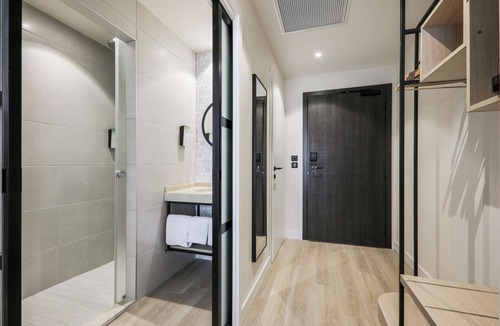 Porte Des Alpes - Mi Plaine - Manissieux Hotel | Campanile Smart Lyon Est - Eurexpo Bron Aviation