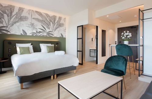 Porte Des Alpes - Mi Plaine - Manissieux Hotel | Campanile Smart Lyon Est - Eurexpo Bron Aviation