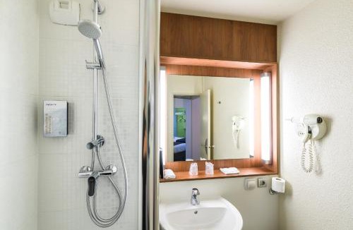 Purpan Hotel | Campanile Toulouse Purpan