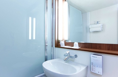 Buc Hotel | Campanile Versailles - Buc