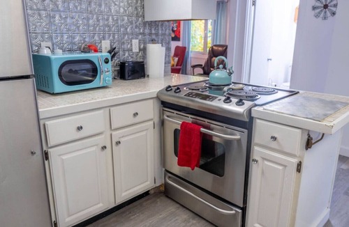 Alto Apartment | Campau Lake Half Suite Retreat | 2BR Hot tub