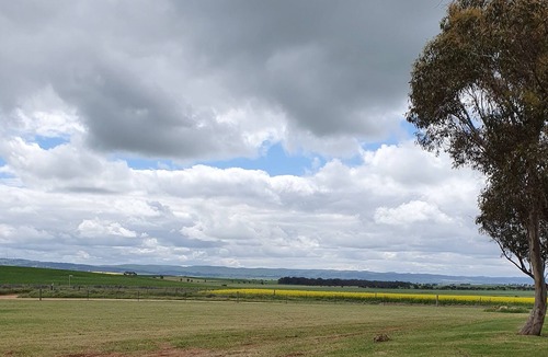 Mannanarie House | CAMPBELL Ranges view private RV