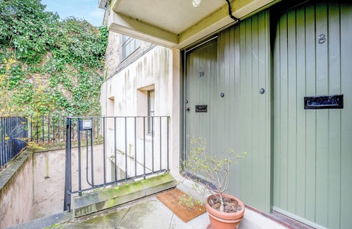 Old Town Cottage | Campbells Close Apartment