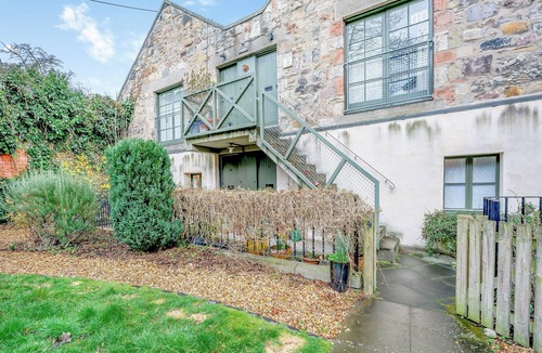 Old Town Cottage | Campbells Close Apartment