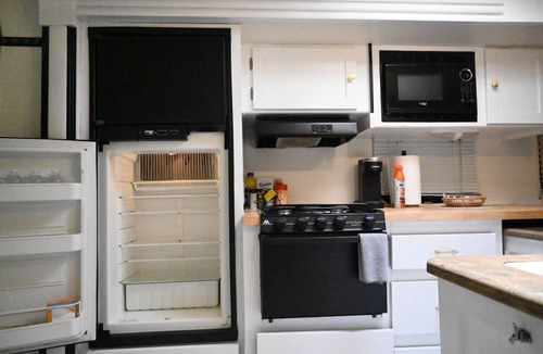 Waterbury House | Camper Rv nature lover stay