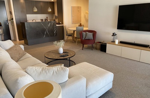 Camperdown Apartment | Camperdown 2 bed, 2 bath, pools & gyms, cafes, shops, transport, parking