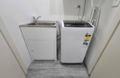 Camperdown Apartment | Camperdown one 01 Close to bus stop and SYD CBD