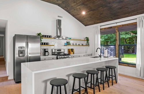 Palenville House | Campfire Bungalow - Kid Friendly