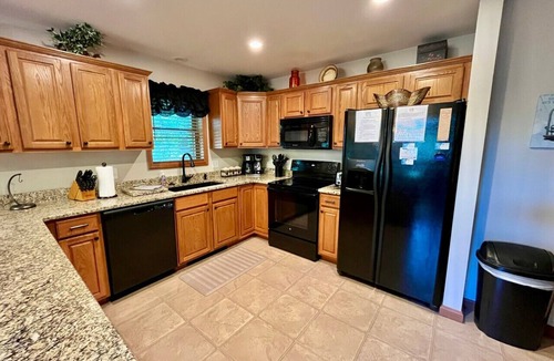 Hidden Valley Apartment | 🐾 Campfire Crossing – Mountain Home | Fire pit, Waterfalls & Fall Foliage🍁🌲