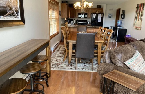 Hidden Valley Apartment | 🐾 Campfire Crossing – Mountain Home | Fire pit, Waterfalls & Fall Foliage🍁🌲