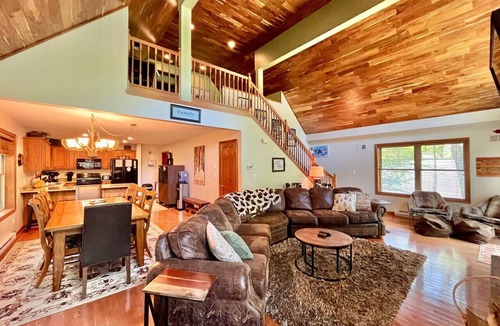 Hidden Valley Apartment | ☀️Campfire Crossing | Pool Access, Fire Pit , Game Room & Pet Friendly