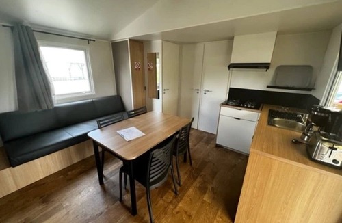 Villeneuve-les-Maguelone House | Camping 2 étoiles - Piscine - ccb0fdi