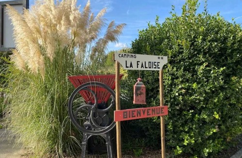 Angicourt House | Camping 2 étoiles - ccbabia