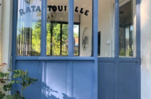 Bar-sur-Aube House | Camping 2 étoiles - Piscine - eecebb