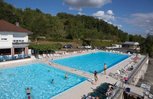 Collonges-la-Rouge House | Camping 3 étoiles - eeiicg