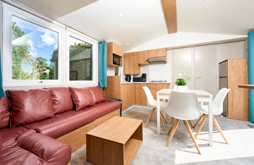 Malemort-du-Comtat House | Camping 3 étoiles - Piscine - efaeha