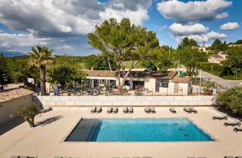 Malemort-du-Comtat House | Camping 3 étoiles - Piscine - efaeha