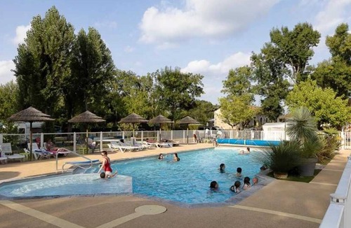 Montpon-Menesterol House | Camping 3 étoiles - Piscine - ccba0ai