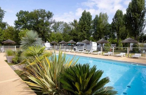 Montpon-Menesterol House | Camping 3 étoiles - Piscine - ccba0ai