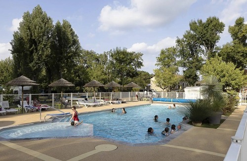 Montpon-Menesterol House | Camping 3 étoiles - Piscine - ccbb0id