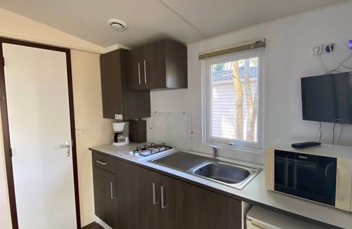 Guemene-Penfao House | Camping 3 étoiles - Piscine - eebebg