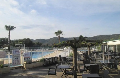 Collias House | Camping 3 étoiles - ccbfgcf