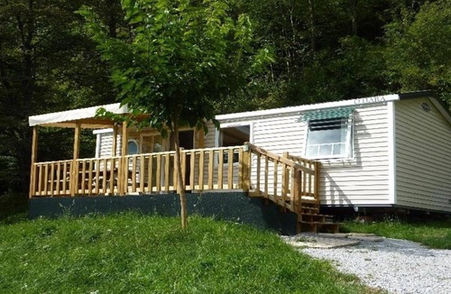 Louvie Juzon House | Camping 3 étoiles - Piscine - ccbaddg