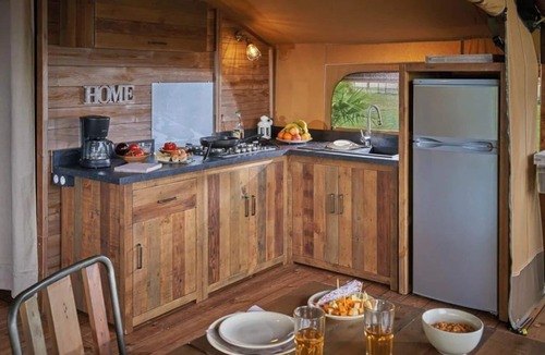 Hauterives House | Camping 3 étoiles - Piscine - ccbbiha