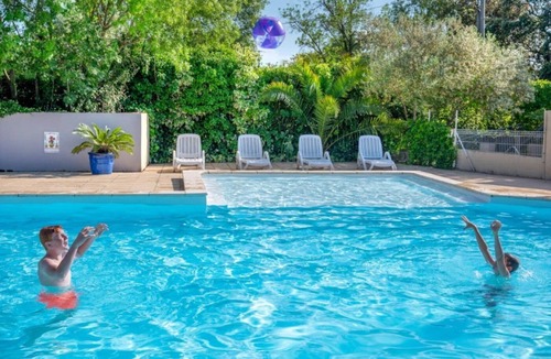 Castries House | Camping 3 étoiles - Piscine - ccbbh0d