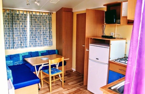 Verteillac House | Camping 3 étoiles - Piscine - eeefah