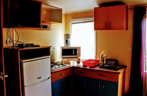 Verteillac House | Camping 3 étoiles - Piscine - eeefah