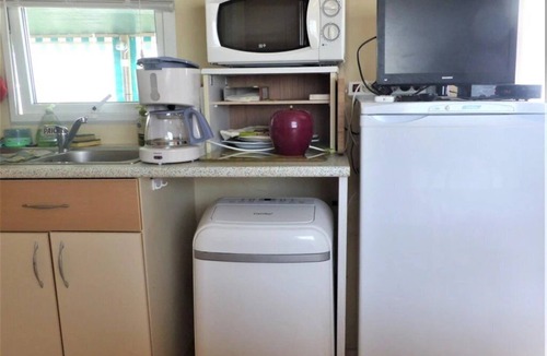 Verteillac House | Camping 3 étoiles - Piscine - eeefah