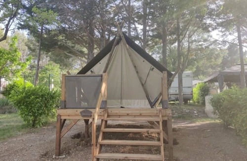 Villeveyrac House | Camping 3 étoiles - Piscine - ccbbie0