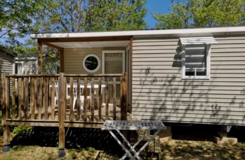 Collias House | Camping 3 étoiles - Piscine - ccbfgcg
