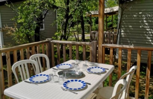 Collias House | Camping 3 étoiles - Piscine - ccbfgcg