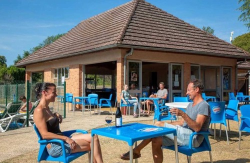 Saulieu House | Camping 3 étoiles - Piscine - eeiieg