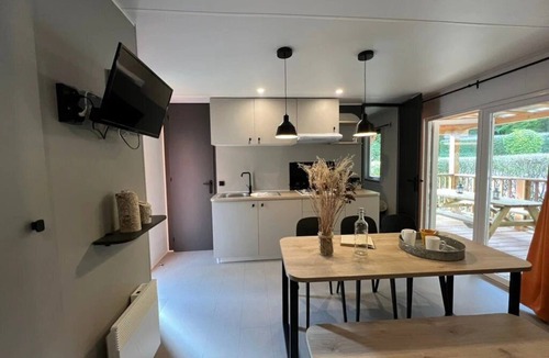 Levier House | Camping 3 étoiles - Piscine - ccbbdhd