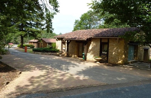 Pezuls House | Camping 3 étoiles - Piscine - ccb0dig