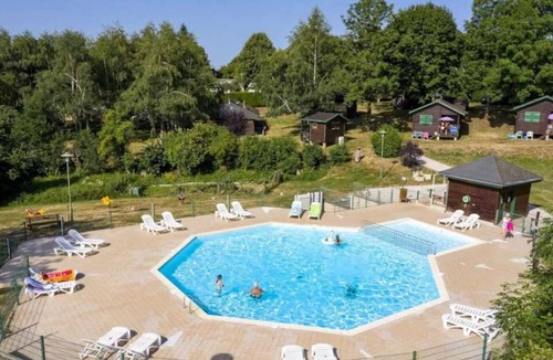 Tauves House | Camping 3 étoiles - Piscine - eeiifb