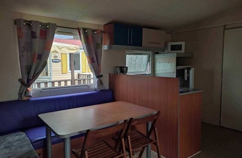 Massillargues-Attuech House | Camping 3 étoiles - Piscine - eebibh